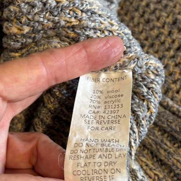 Pink Martini Sweater in a High Low Style with a Cable Knit - PTP 21" to 24" - Picture 7 of 7